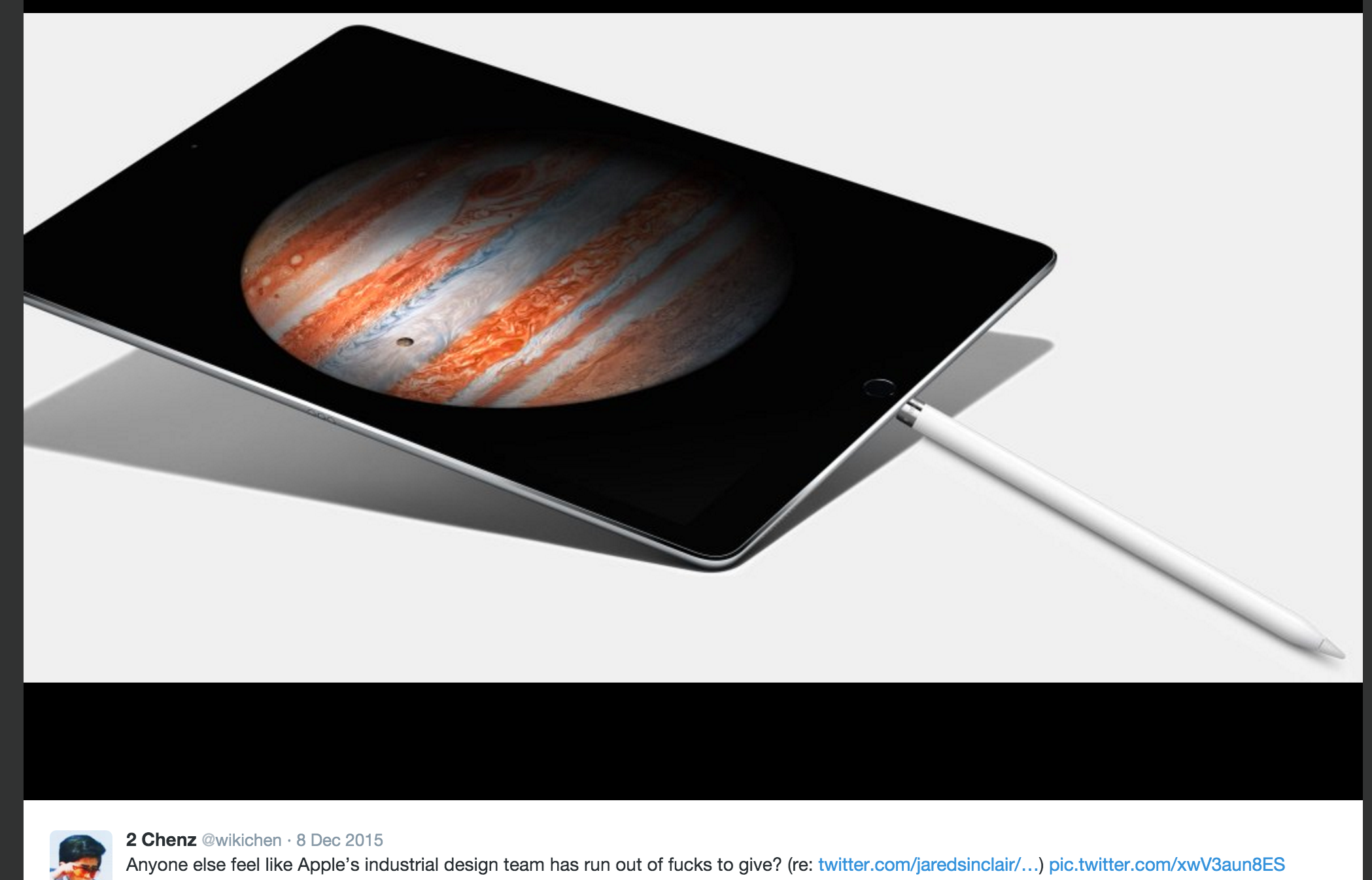 Apple Pencil charging.